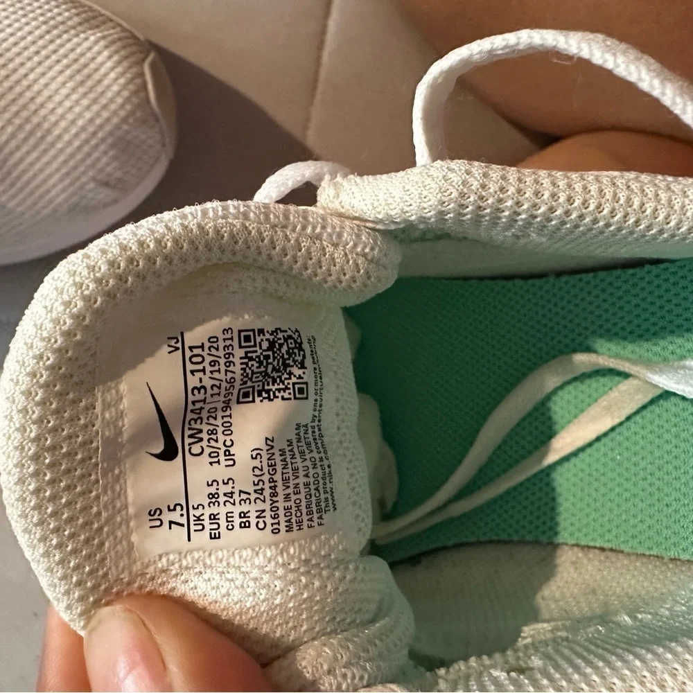 Nike Women's White and Mint Athletic Shoes